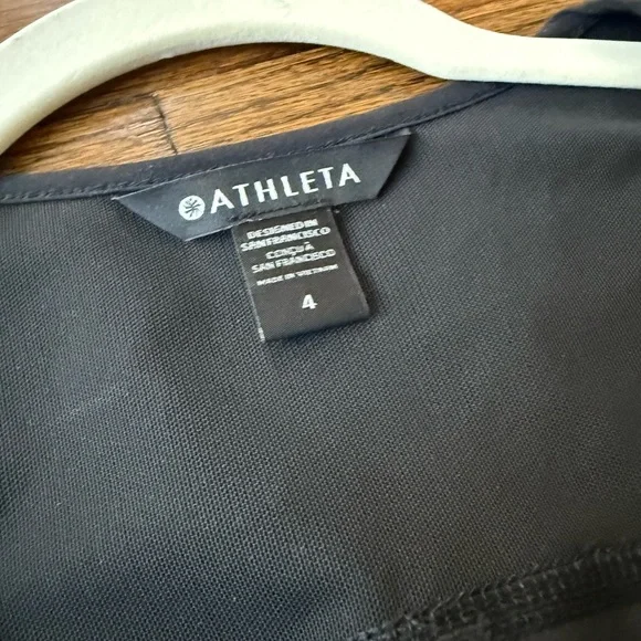 Athleta Expedition Dress- size 4. EUC - Picture 4 of 8